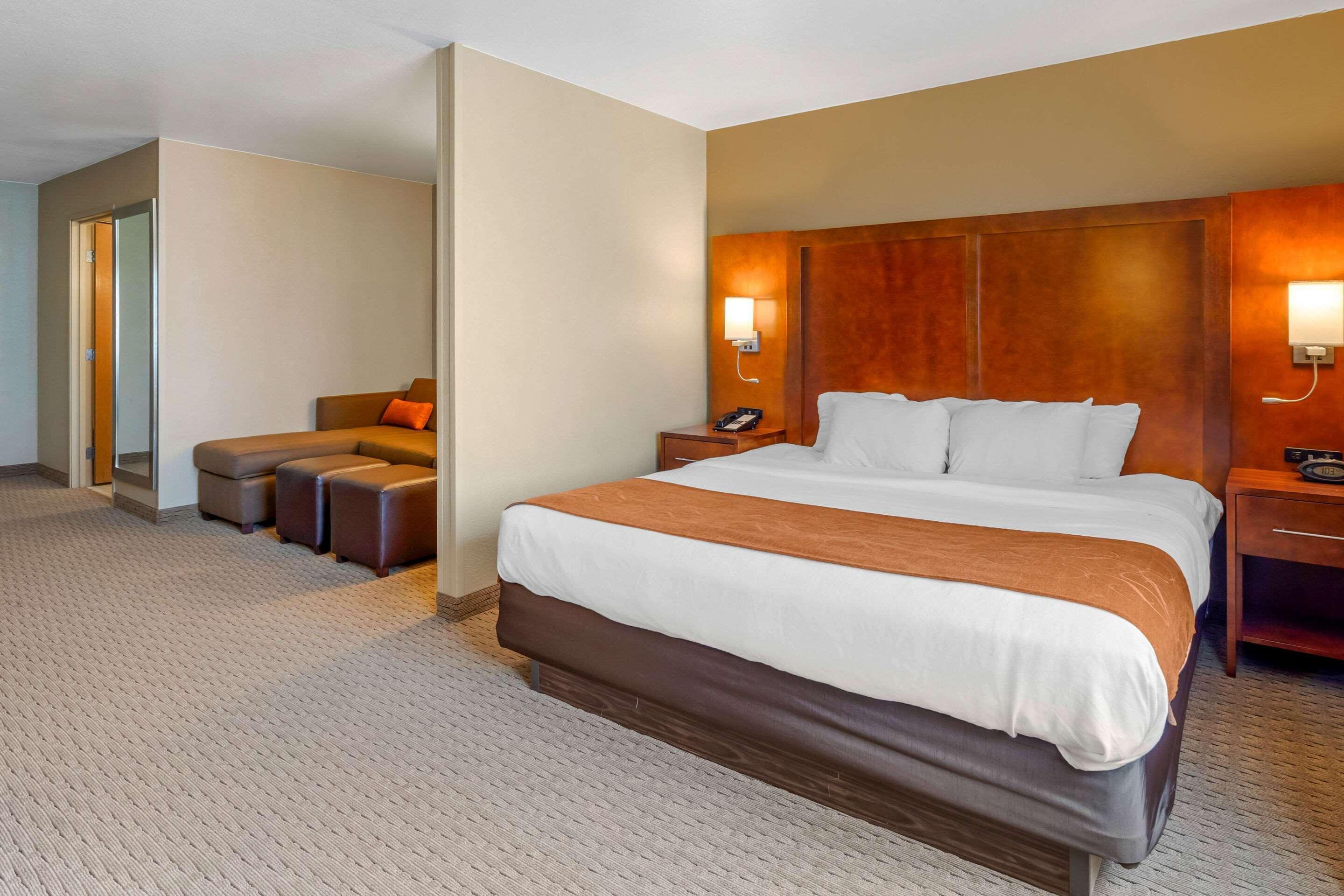 Comfort Suites Берлингтон Экстерьер фото
