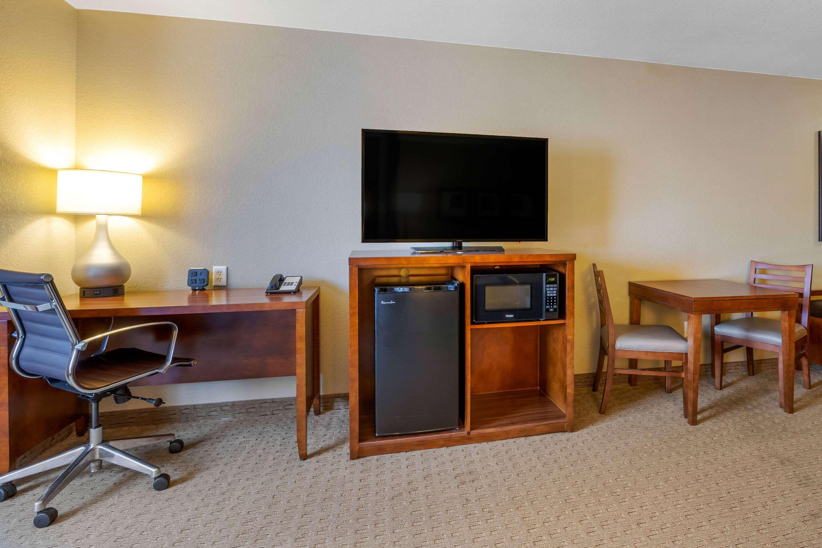 Comfort Suites Берлингтон Экстерьер фото