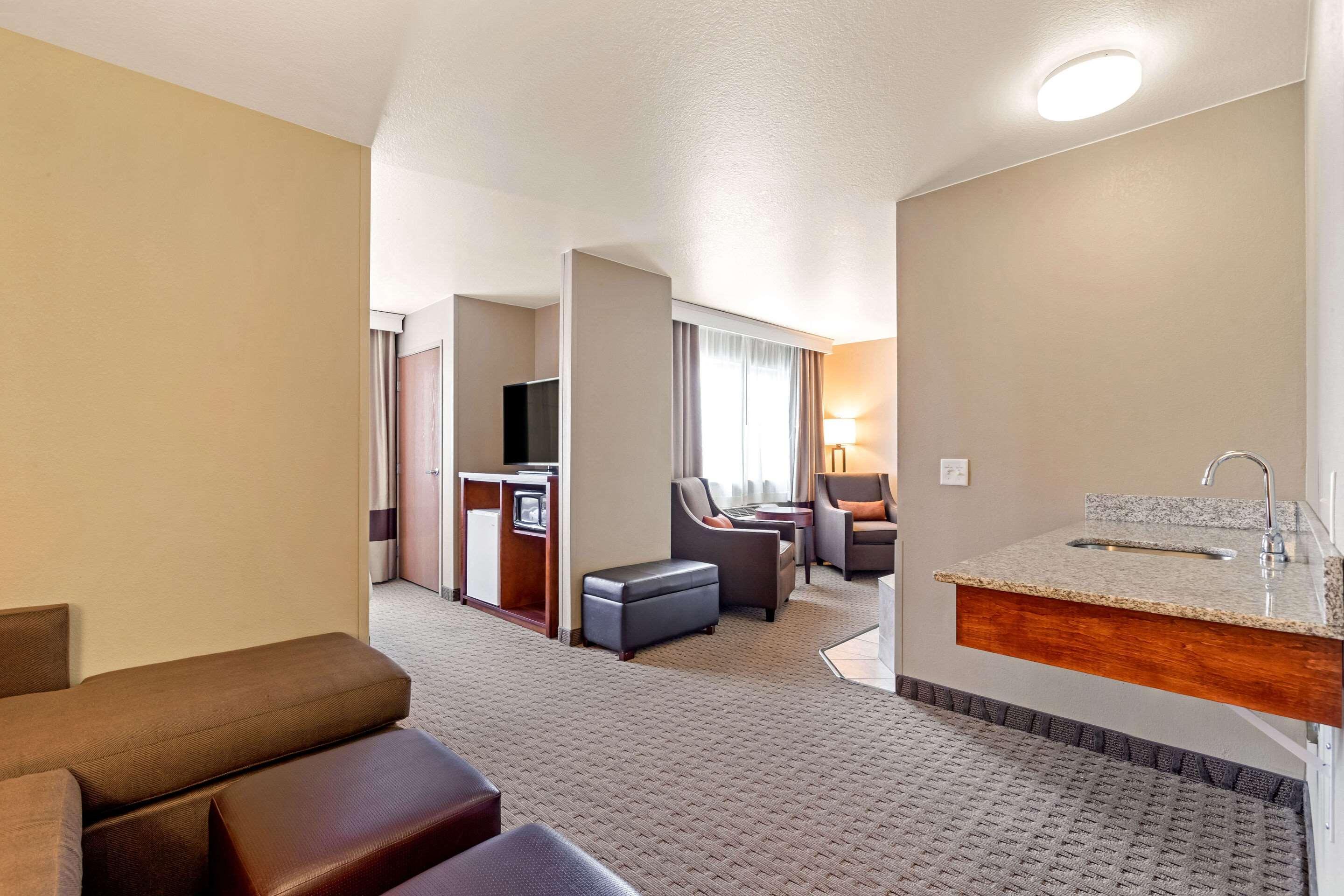 Comfort Suites Берлингтон Экстерьер фото