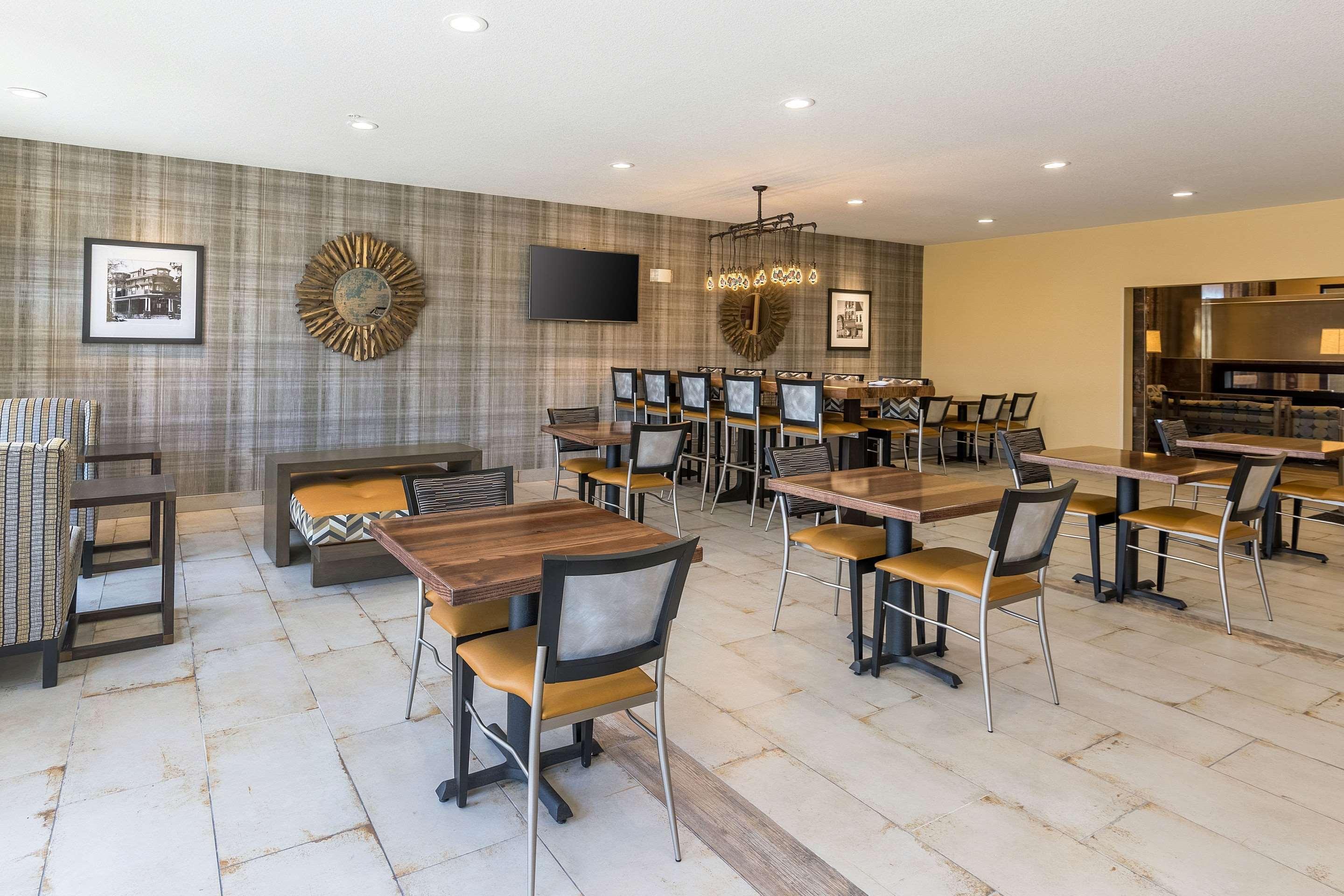 Comfort Suites Берлингтон Экстерьер фото