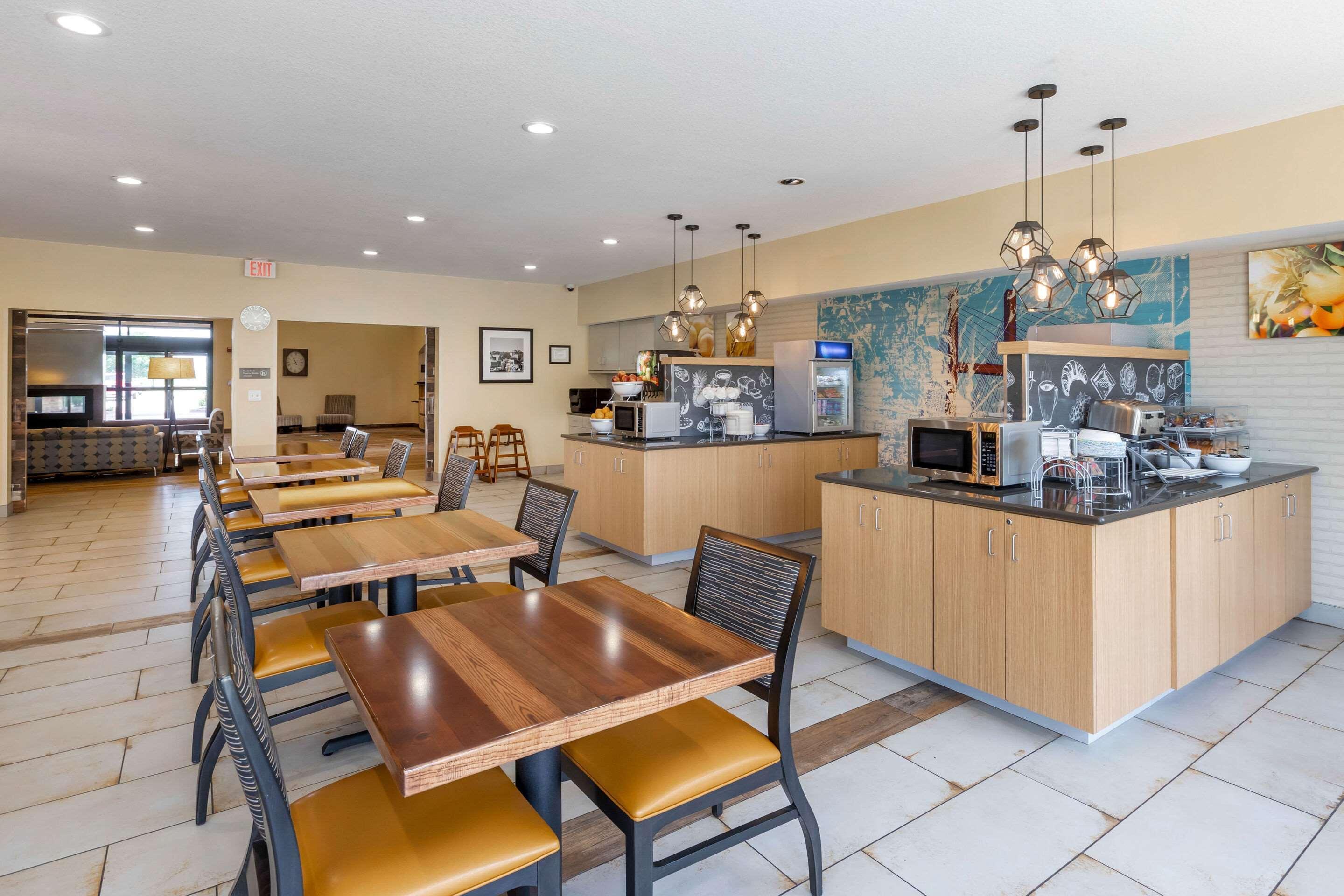 Comfort Suites Берлингтон Экстерьер фото