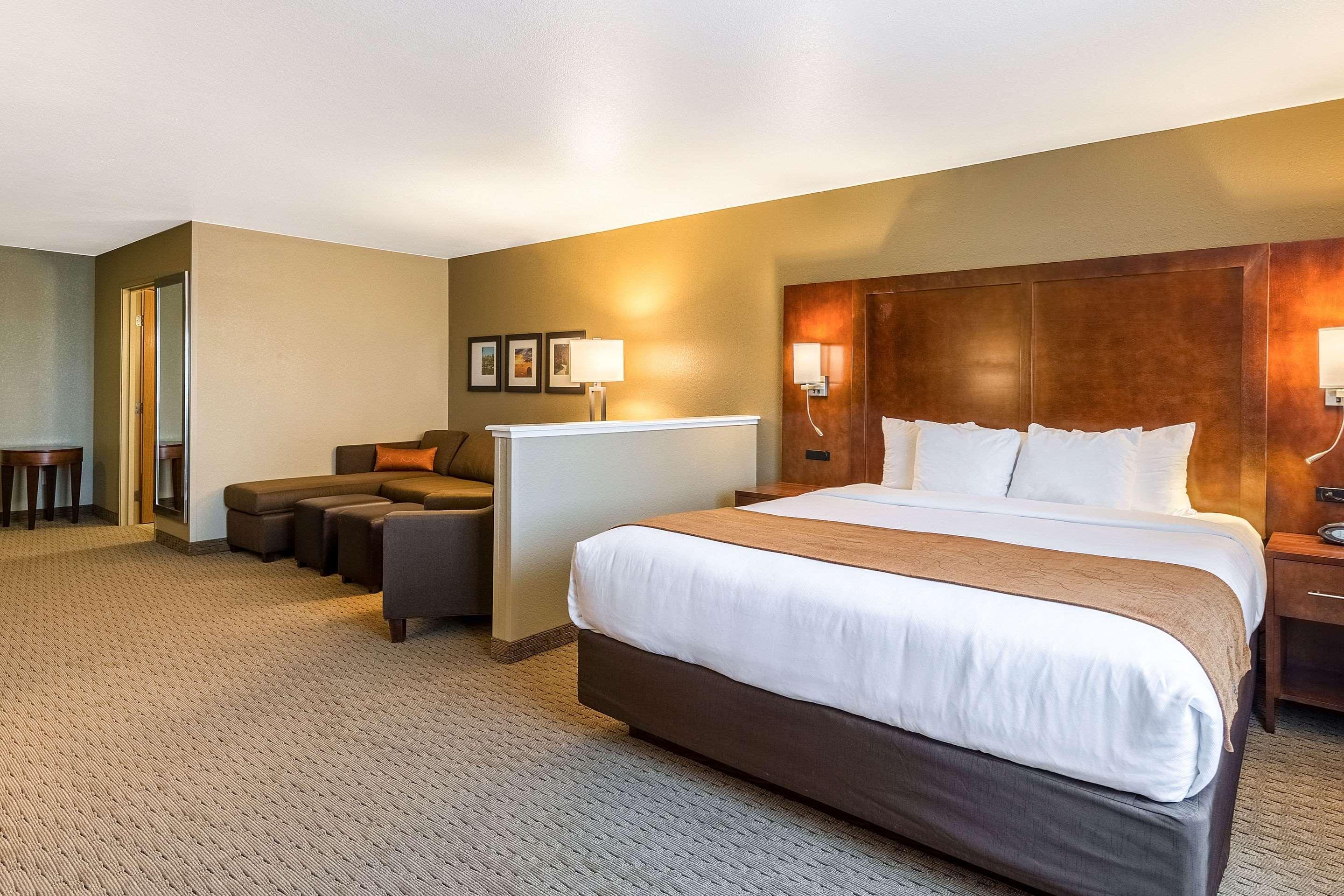 Comfort Suites Берлингтон Экстерьер фото