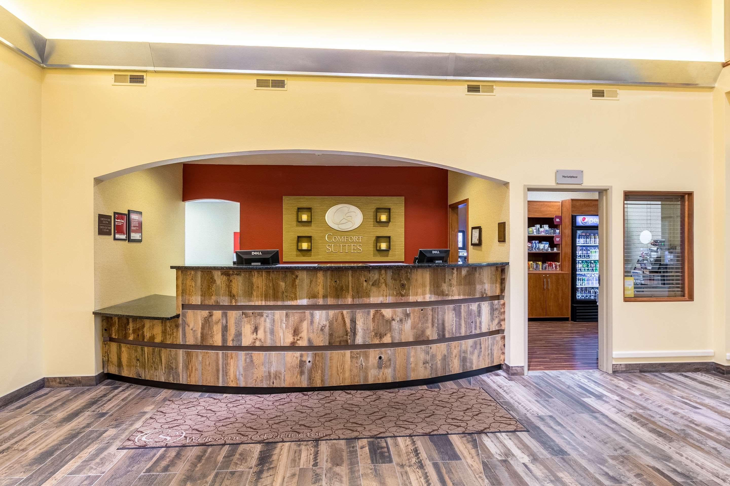 Comfort Suites Берлингтон Экстерьер фото